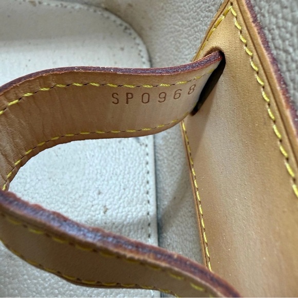 Authentic Louis Vuitton Monogram M47280 Cosmetic Handbag | Vanity Case - Picture 8 of 10